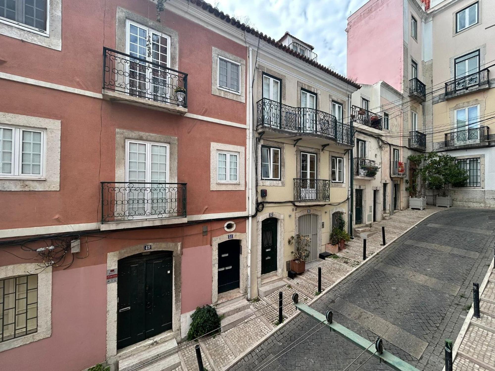 Typical Bica Apartment Lisbon Luaran gambar